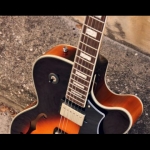 Cort félakusztikus gitár tokkal, Bigsby-vel, Tabacco Burst - elérhető 2022 májusa után
