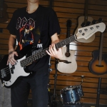 Donner elektromos basszusgitár, fekete